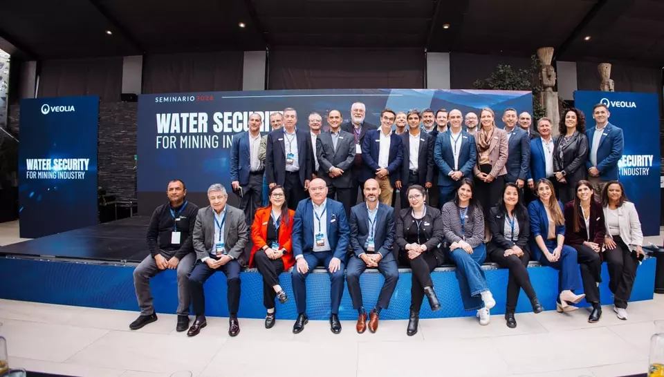 La jornada se consolidó como un valioso espacio de relacionamiento, donde más de 100 participantes compartieron perspectivas y exploraron oportunidades de colaboración en materia hídrica para el sector minero local y regional.