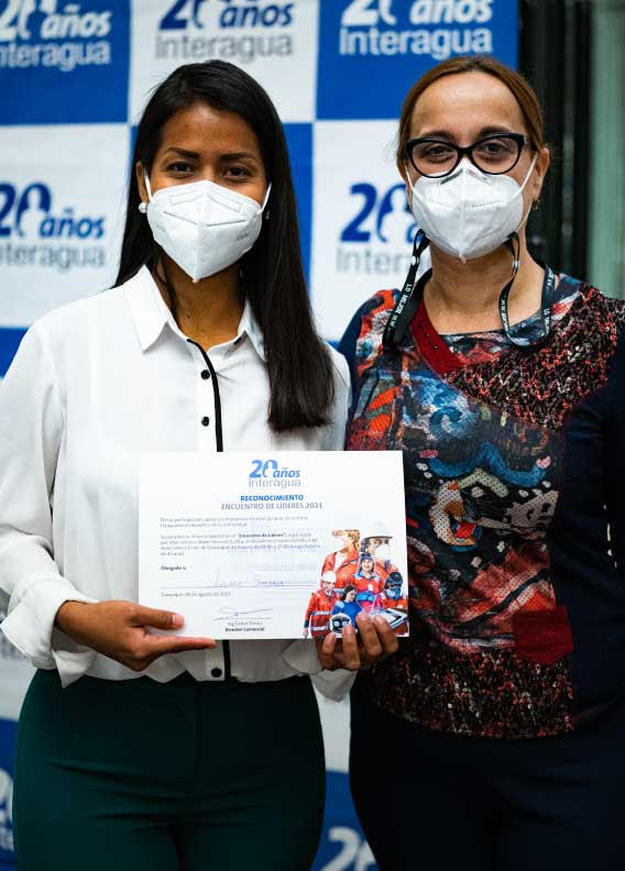 Reconocimiento a: Liliana Simbala - Líder Comunitario de Tenguel por Ilfn Florsheim - Directora Comunicación y Relaciones Institucionales.