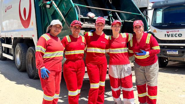 Bombinhas mujeres recolectoras Veolia Brasil